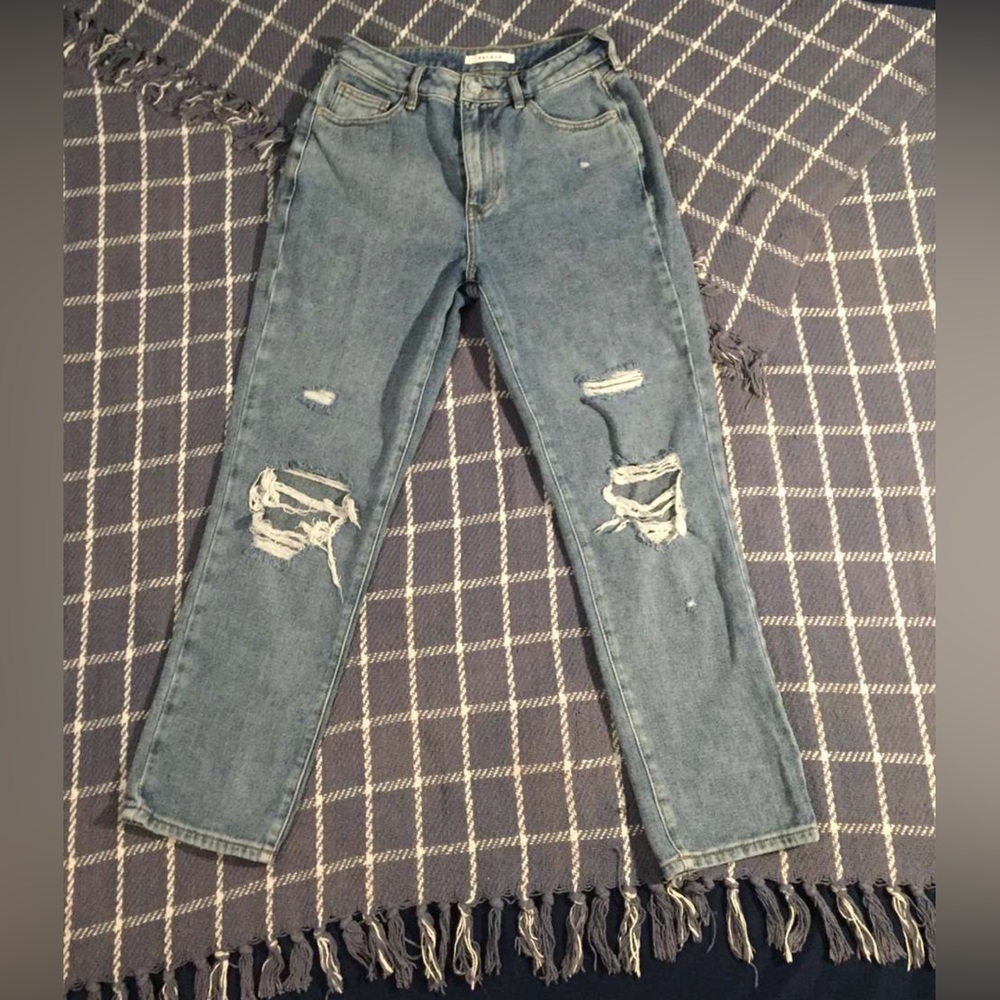 Pristine Light Blue Ripped PACSUN Mom Jeans!